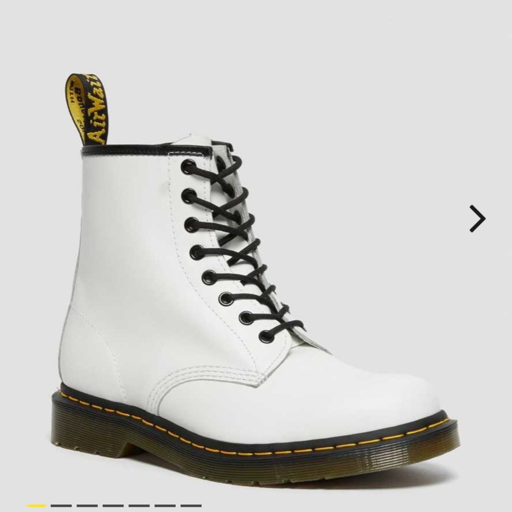DR. MARTENS WOMENS SIZE 10 WHITE 1460’s